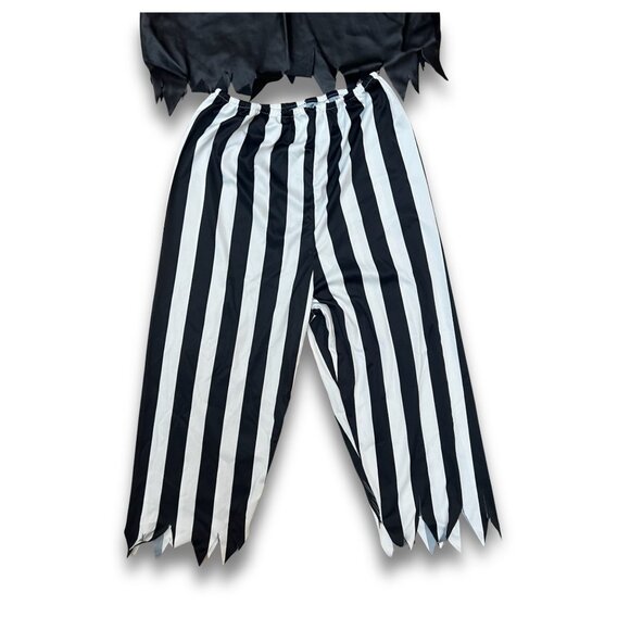 Kids Pirate Halloween Costume Set With Skull Top & Striped Pants - Size M - Picture 6 of 7